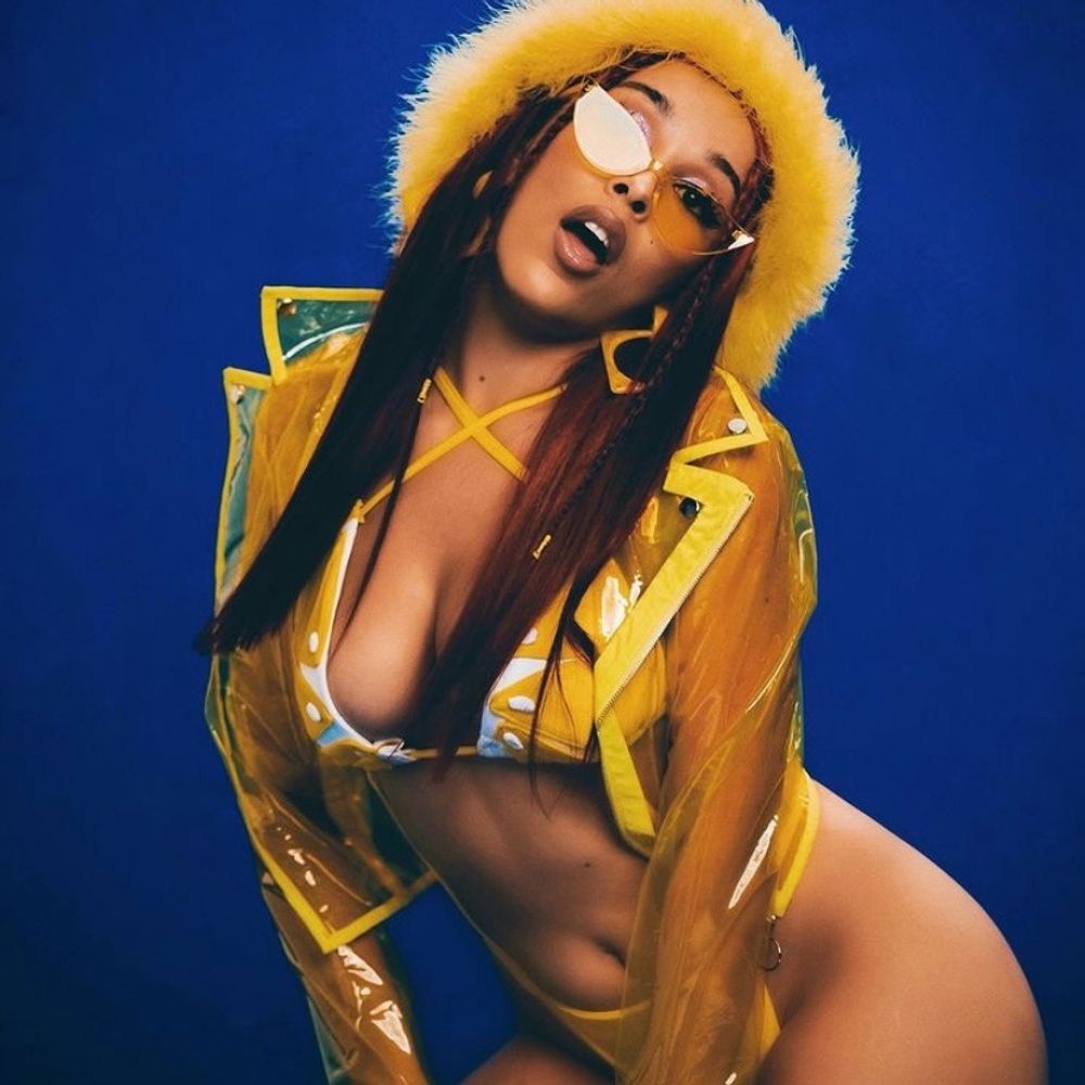 christmas mendoza share doja cat booty pictures photos