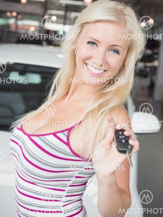 girls flashing from car