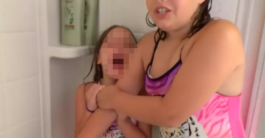 david marven recommends mom and daughter peeing pic