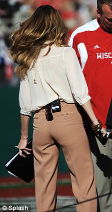 carla de melo recommends erin andrews camel toe pic