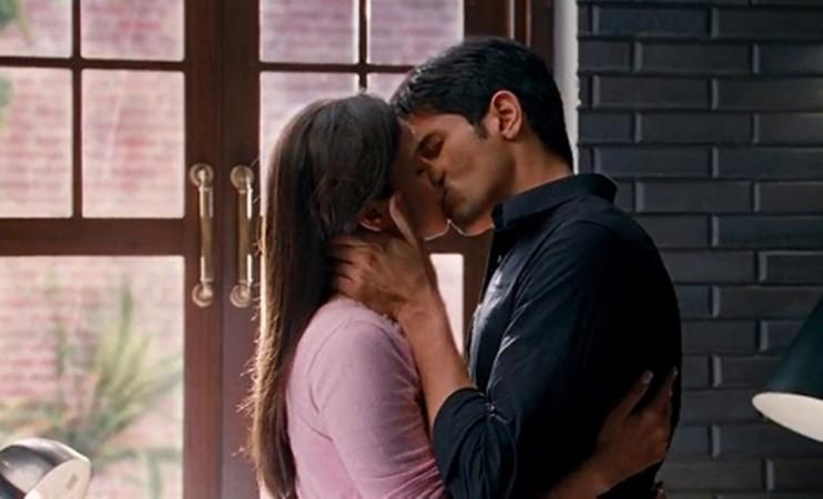 blanton webb recommends Alia Bhatt Kissing Scene