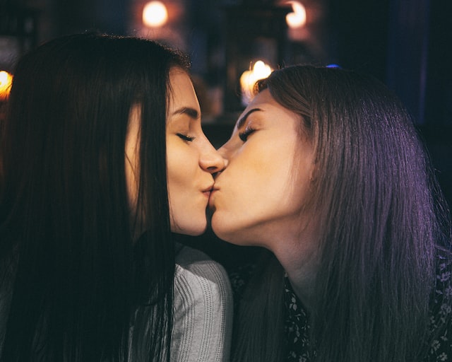 girls making out together