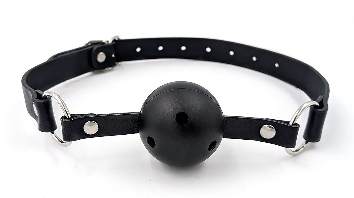 catrina daniels recommends How To Put On A Ball Gag