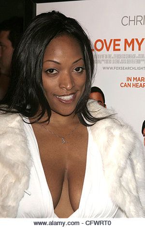 belgin yildirim share kellita smith cleavage photos