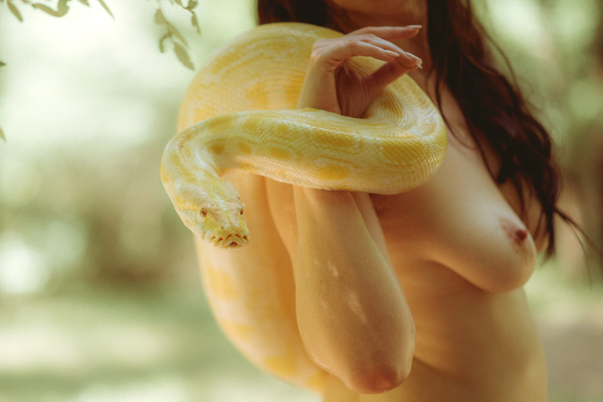 anna sigala recommends naked girls with snakes pic