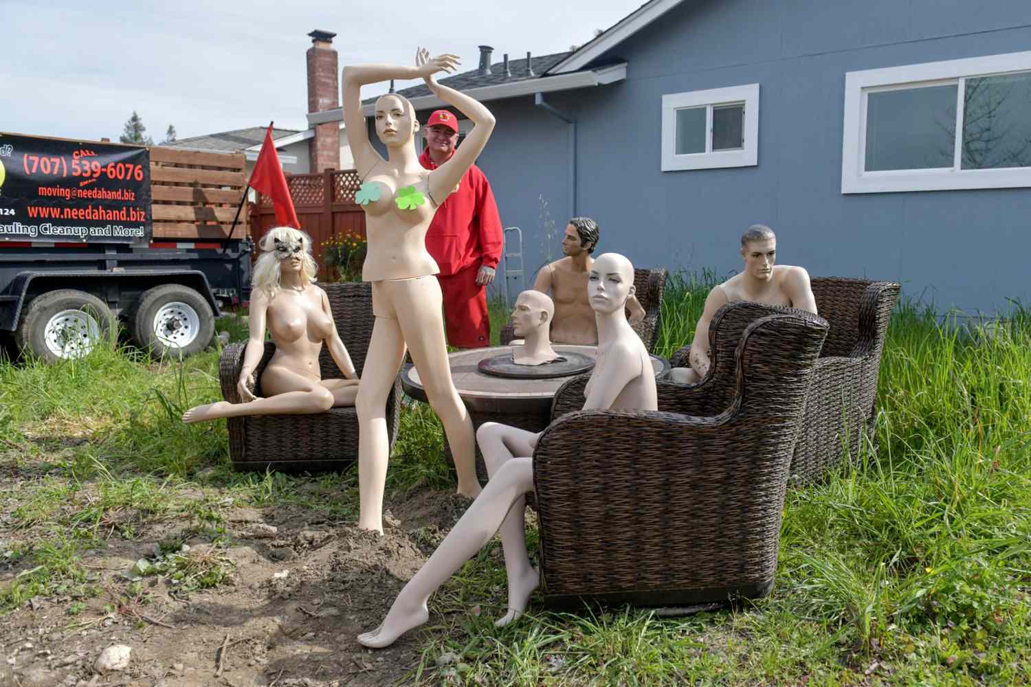 dana worden share naked in the yard photos