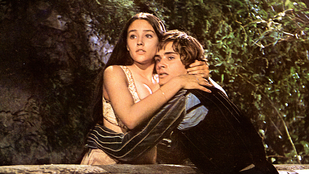 de lux recommends Olivia Hussey Tits