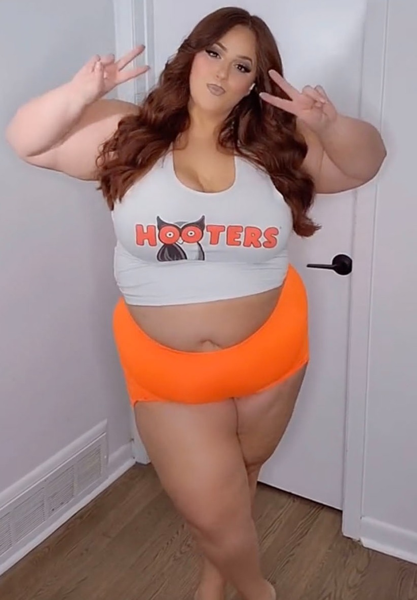 plus size hooters girl