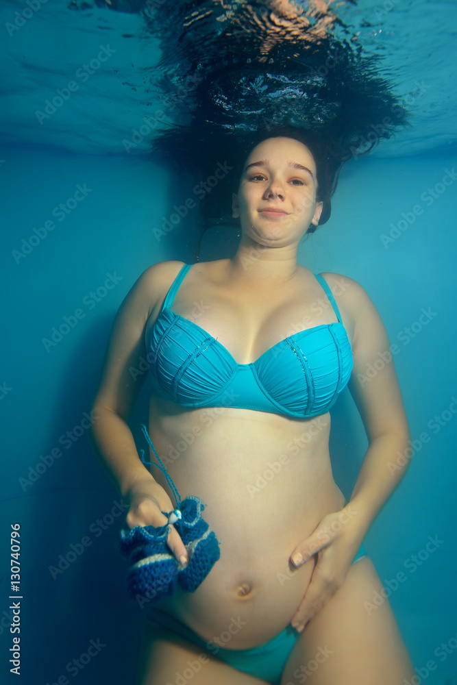 clint lear recommends pregnant teen in bikini pic