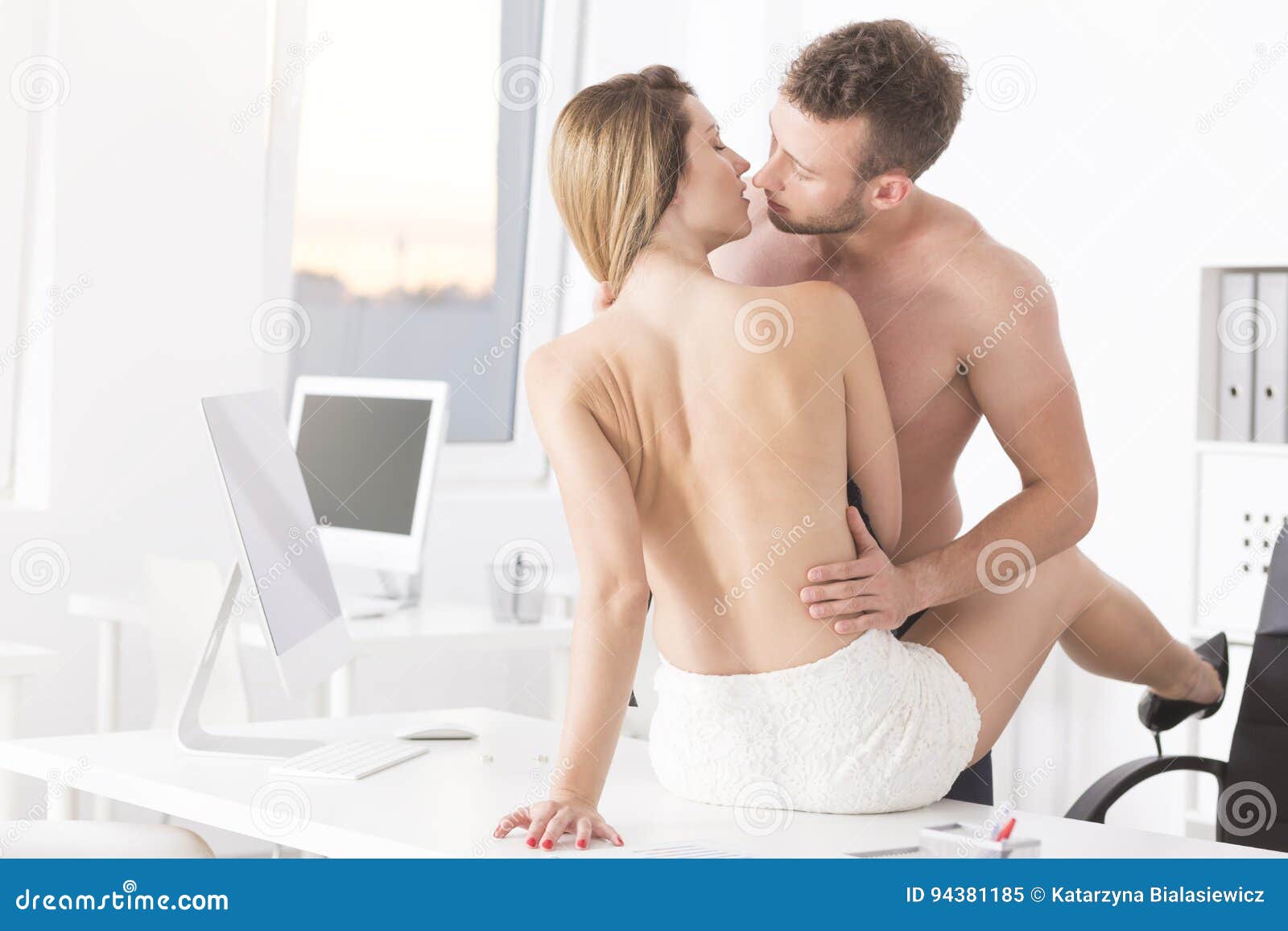 dee broten share sex on the desk photos
