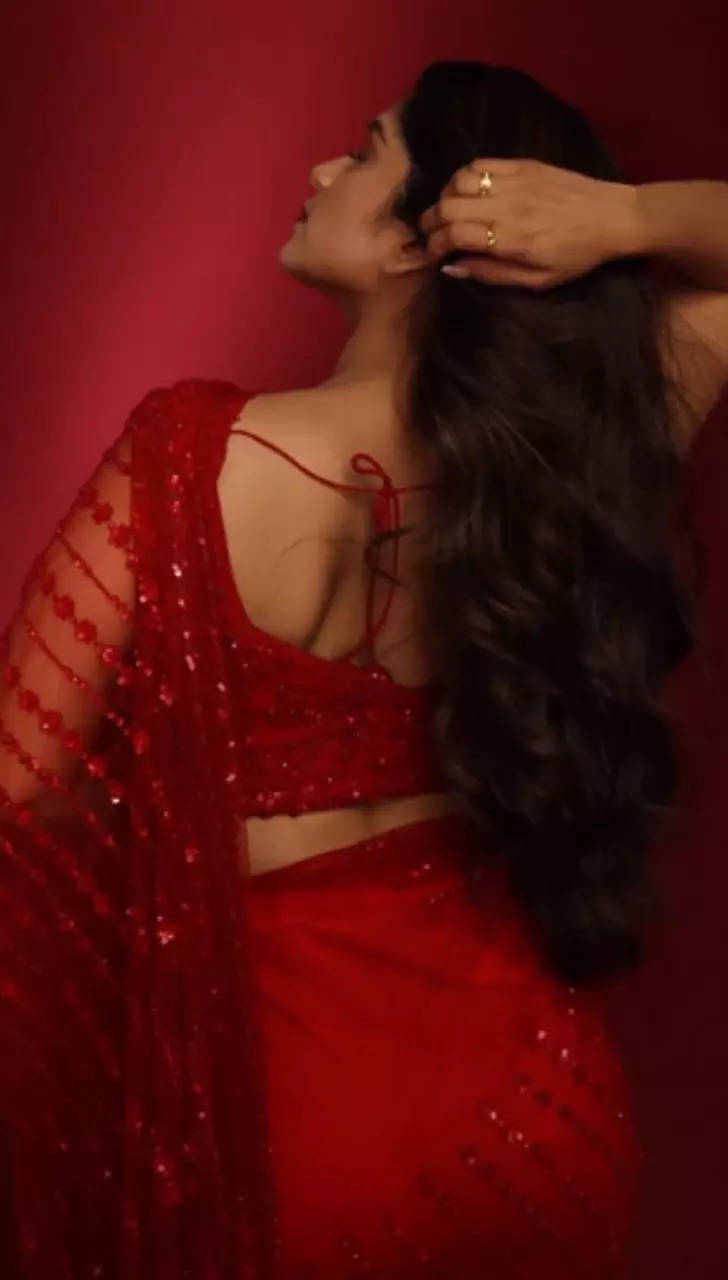 Sexy Women In Saree has landed