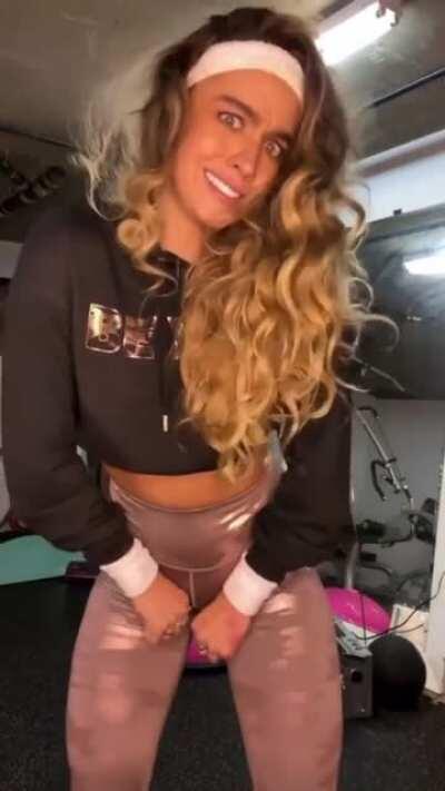barry scowen recommends Sommer Ray Cameltoe