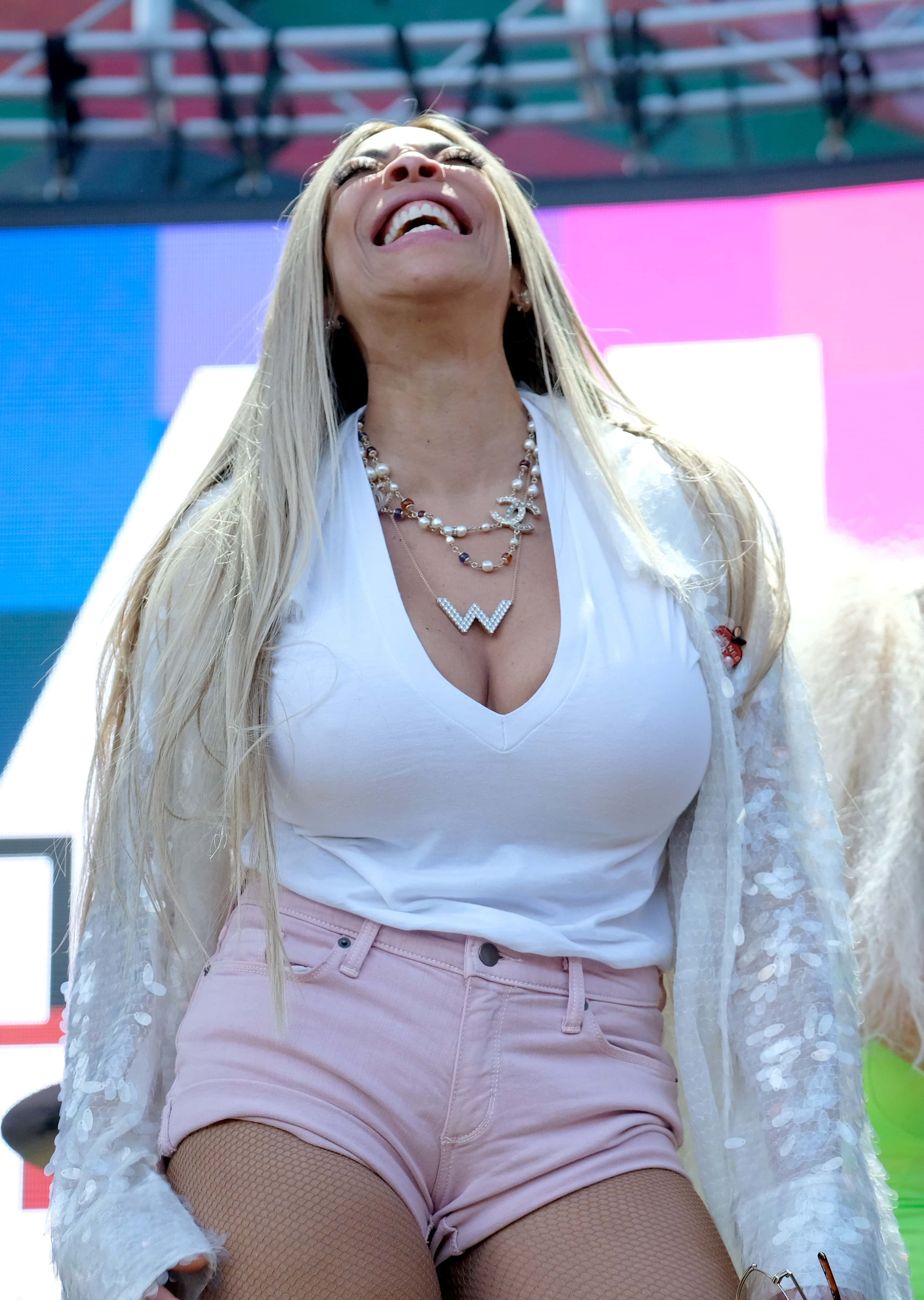 wendy williams hard nipples