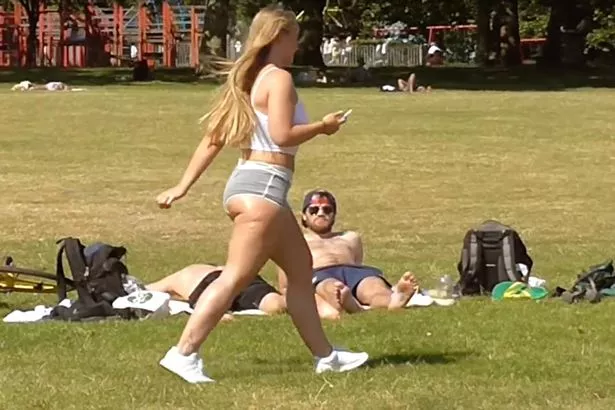 women flaunts bottom in tiny shorts