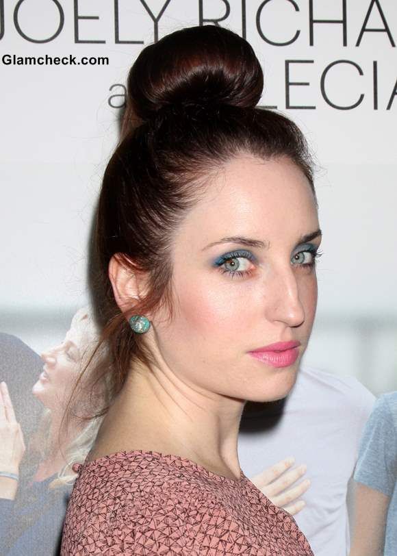 brett thibodeau add photo zoe lister jones bikini